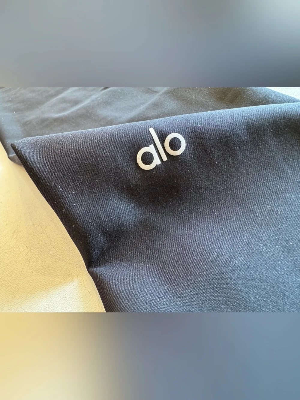 ALO Yoga 7/8 High-Waist Airlift Legging (Size M)